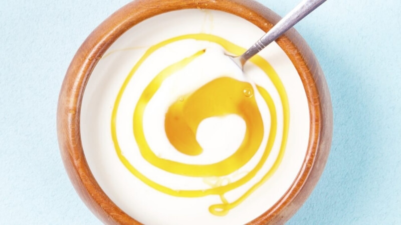 Yogurt and honey - Home remedies for hair fall